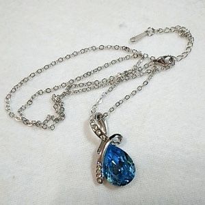 Brilliant sky blue pendant necklace